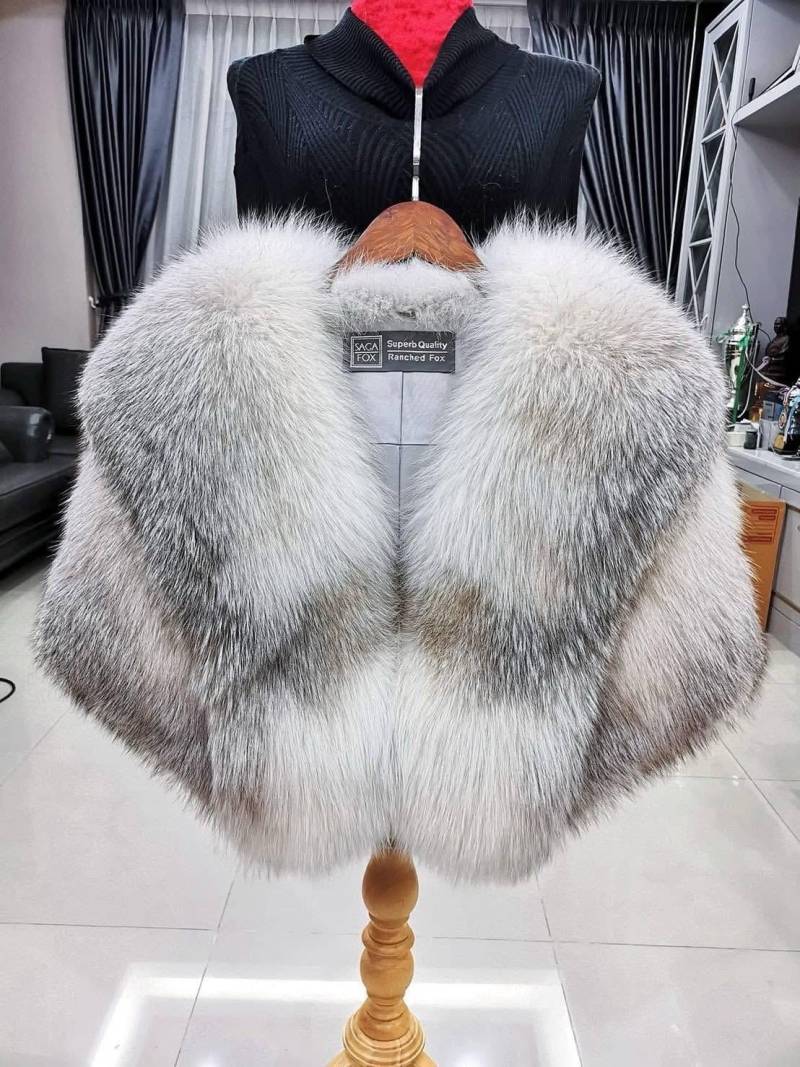 Echter Saga Fuchspelzmantel in Ombre von DvinationOfficial