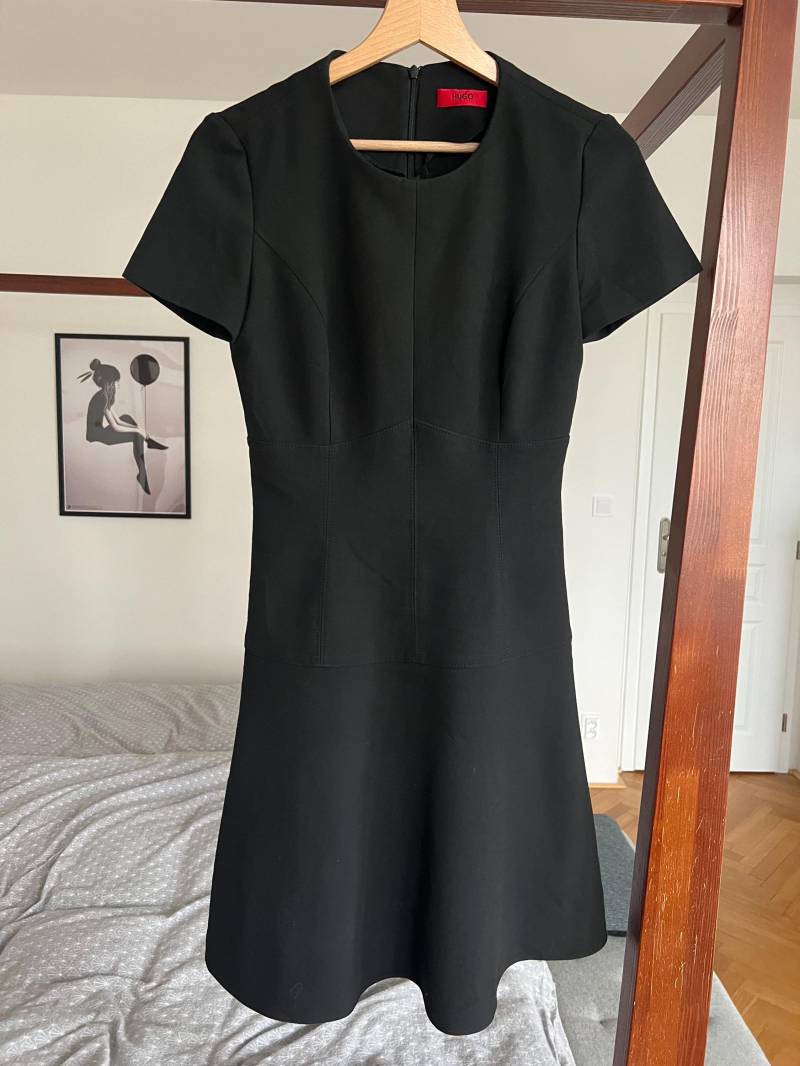 Hübsches Kleid Hugo Boss Hübsches Kleid Hugo Boss von Dvojka