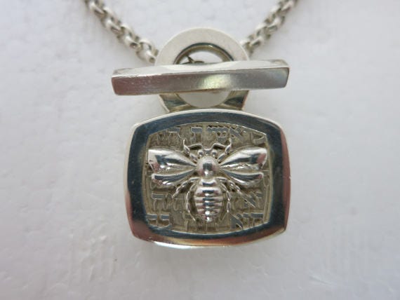 004 John 11 Sterling Silber Bienenanhänger Mit Knebelstange Kette 004 John 11 Sterling Silber Bienenanhänger Mit Knebelstange Kette von DvoraJewelry