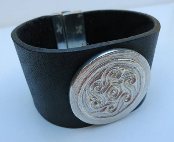 048 Sterling Silber Sachsen Buckler Armband Mit Magnetverschluss 048 Sterling Silber Sachsen Buckler Armband Mit Magnetverschluss von DvoraJewelry