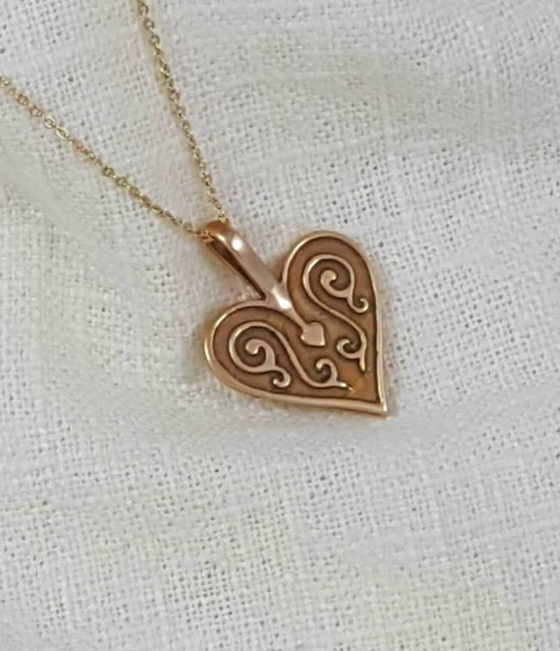 Handgearbeitete Antike Bronze Herz Halskette Anhänger Handgearbeitete Antike Bronze Herz Halskette Anhänger von Dwarvesong