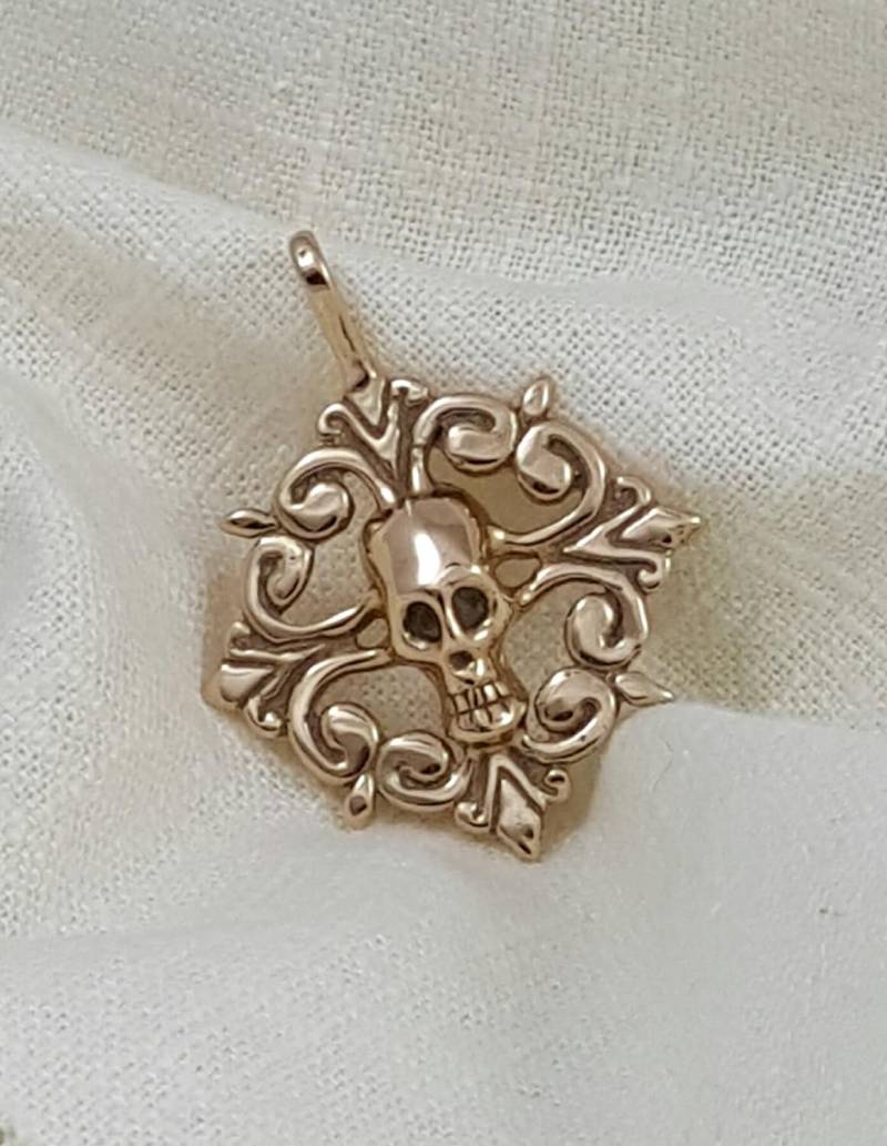 Handgearbeiteter Massiver Bronze Pirat Totenkopf Halskette Anhänger von Dwarvesong
