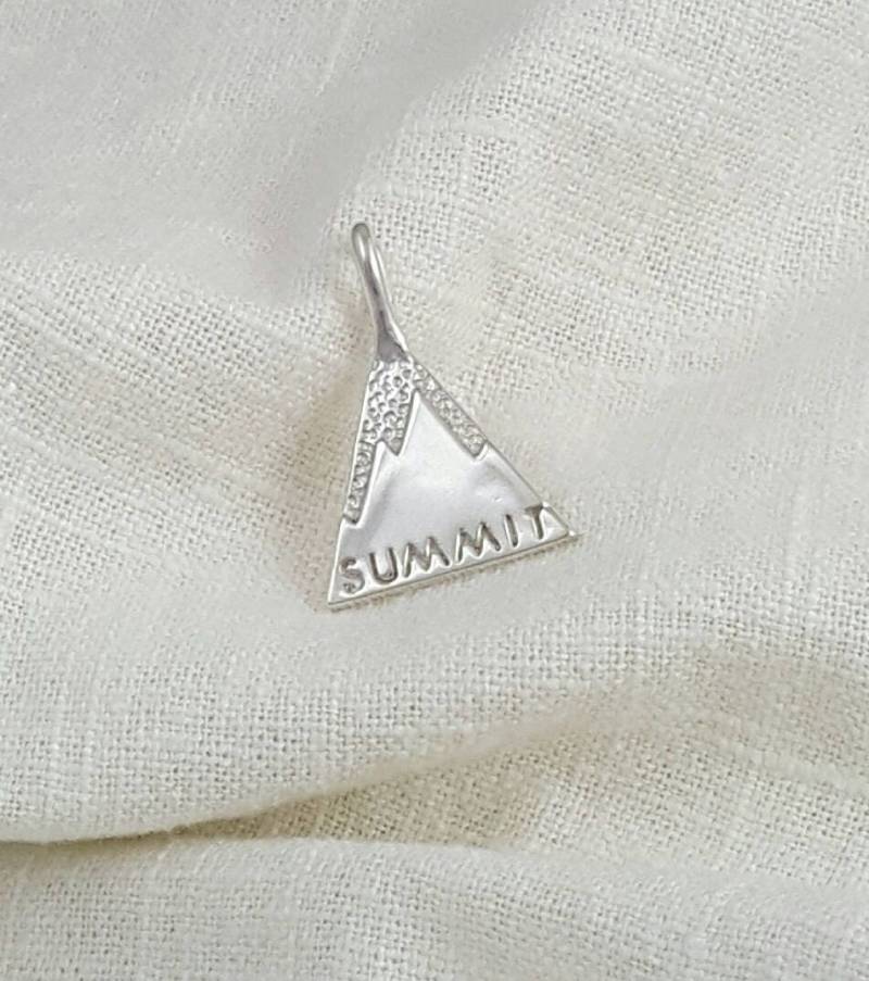 Handgefertigter Gipfel Anhänger | Erhältlich in Sterling Silber Oder Bronze von Dwarvesong