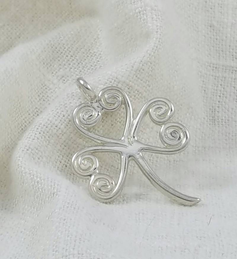 Handgemachter Massiver Sterling Silber Shamrock Halskette Anhänger Handgemachter Massiver Sterling Silber Shamrock Halskette Anhänger von Dwarvesong