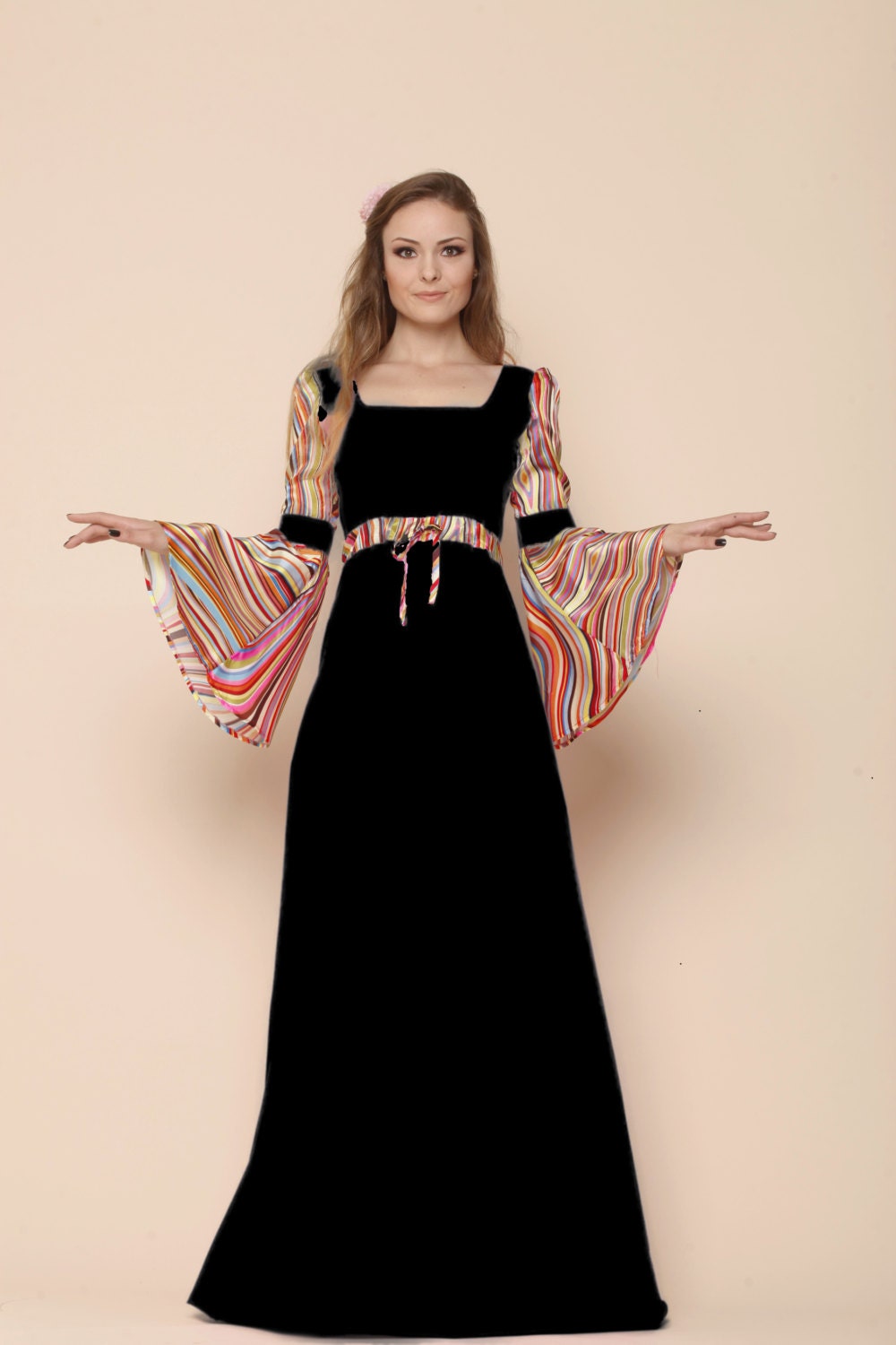 Maxikleid Aus Schwarzer Baumwolle Mit 70Er Jahre Ärmeln Und Trompetenärmeln von DyStyle