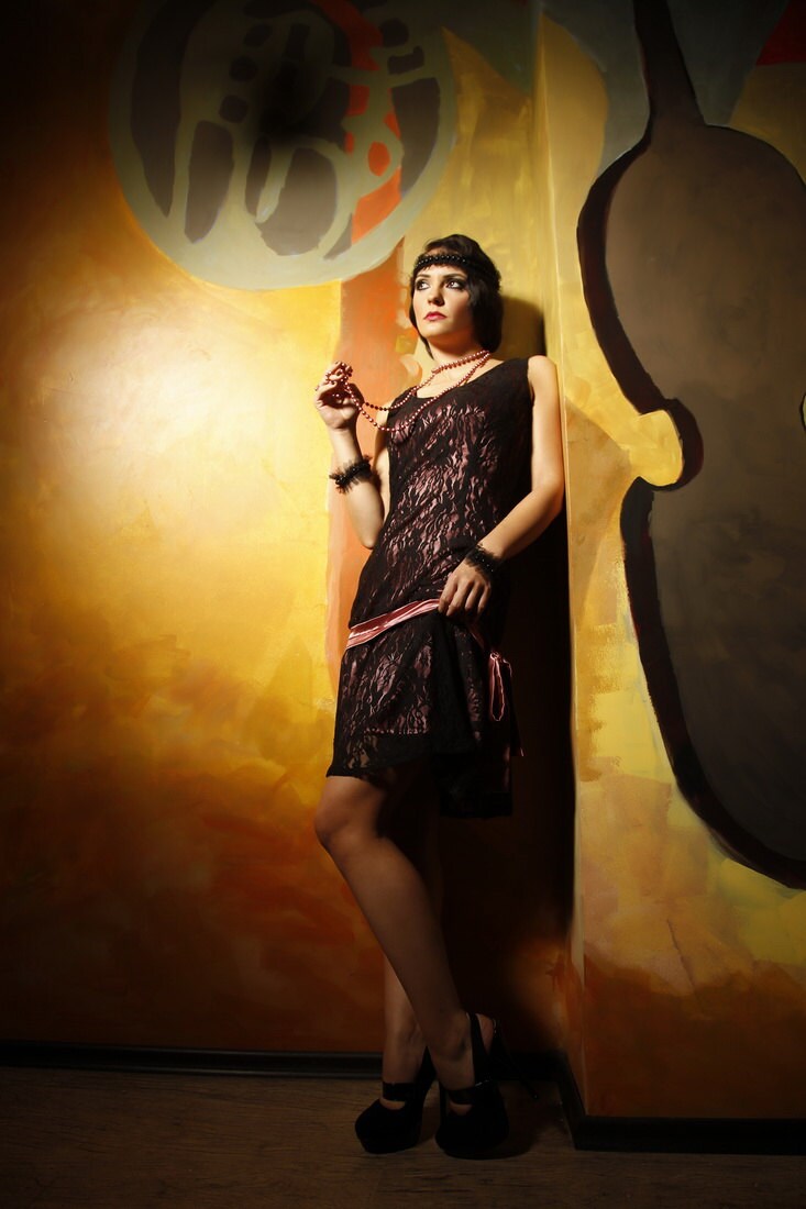 Schwarz Custom Made 20Er Jahre Stil Flapper Plus Größe Spitze Kleid Schwarz Custom Made 20Er Jahre Stil Flapper Plus Größe Spitze Kleid von DyStyle