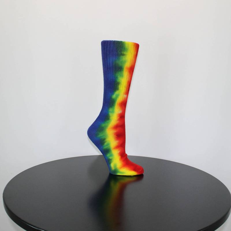 Bambus Socken, Rainbow Rayon Rohr Handgefärbtsocken, Krawatte Farbstoff Rot Gelb Und Blau Gestreifte Erwachsene Socken von DyedDesignsByMJ