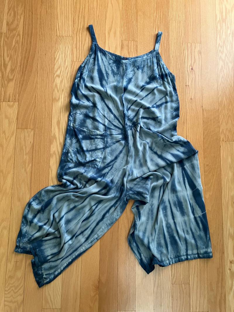 Handgefärbter Jumpsuit in Succulent von DyedbyHil