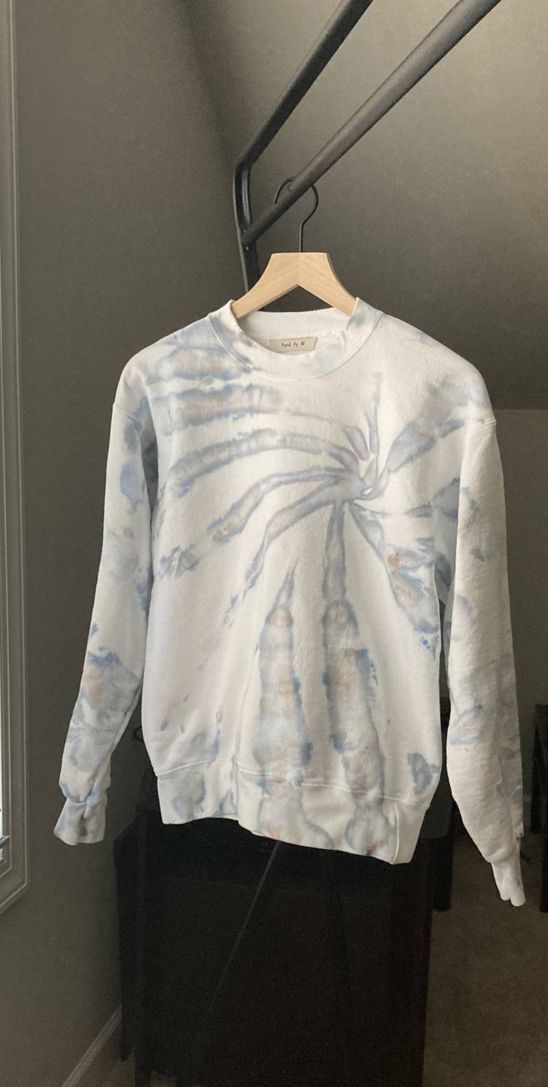 Handgefärbtes Unisex Handgefärbtes Sweatshirt in Aquamarine von DyedbyHil