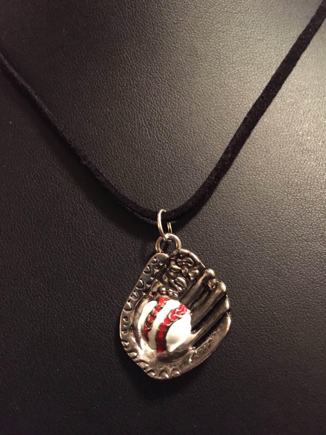 Baseball Handschuh Halskette Baseball Handschuh Halskette von DzignzBySharon