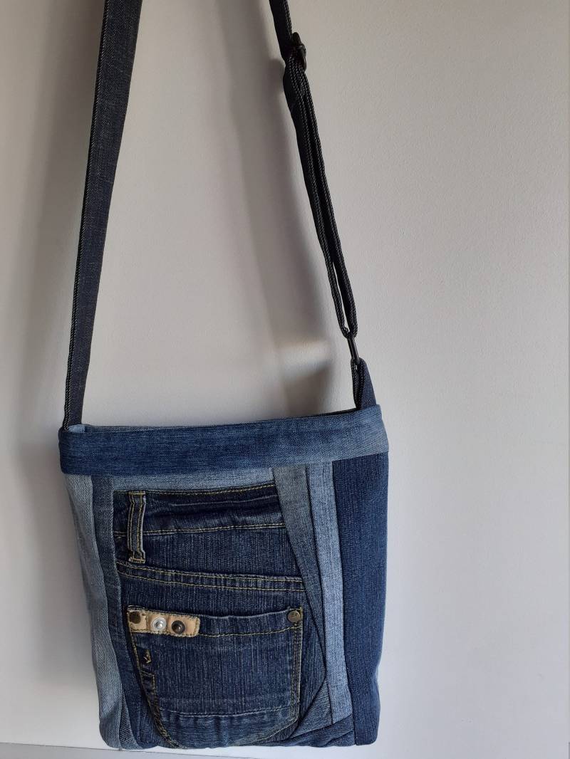 Denim Patchwork Crossbody Bag Handgemachte Gesteppte Taschentasche von DzintrasPatchworkArt