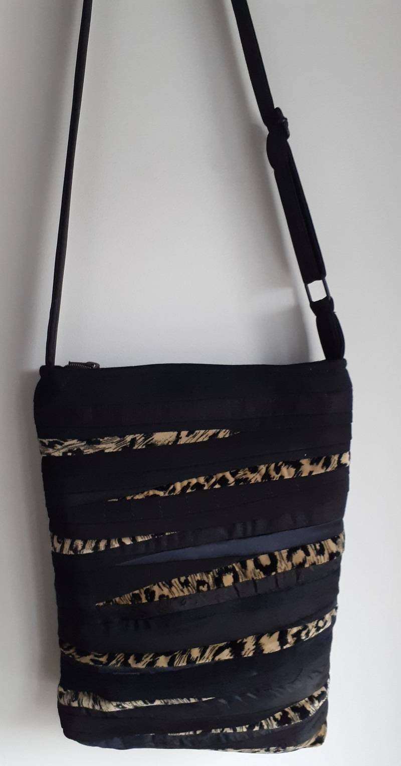 Patchwork Quilted Crossbody Bag Handgemachte Stoff-Umhängetasche von DzintrasPatchworkArt