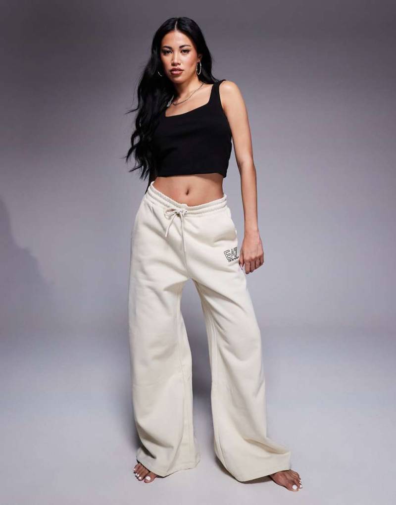 Armani EA7 - Jogginghose in Cremeweiß mit weitem Bein und Logo von EA7