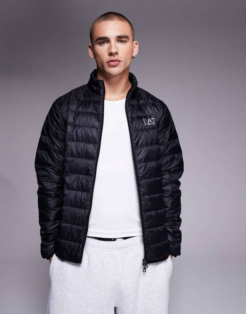 Armani - EA7 - Leichte, wattierte Jacke in Schwarz von EA7