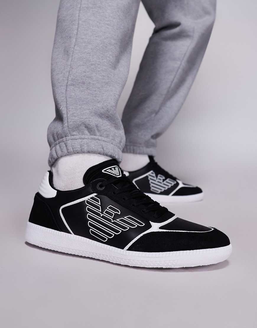 Armani - EA7 New Heritage - Sneaker in Schwarz und Weiß mit Adler-Logo von EA7