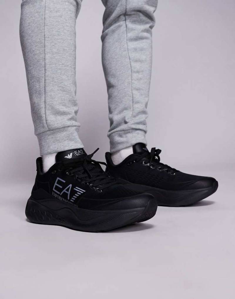 Armani - EA7 - Sneaker aus Funktionsmesh in Schwarz mit Logo und strukturiertem Wellendesign von EA7
