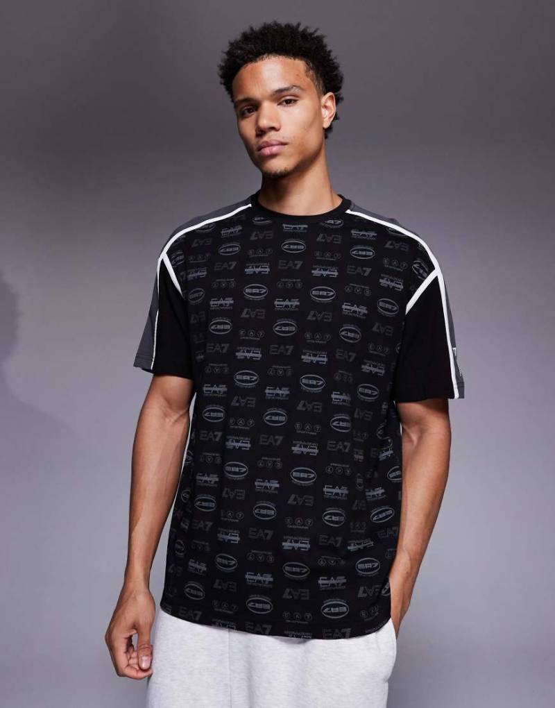 Armani - EA7 - T-Shirt mit Monogramm-Logoprint in Schwarz von EA7