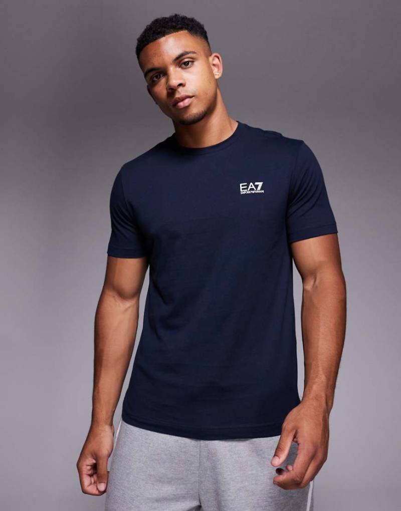 Armani - EA7 Train Core - T-Shirt in Blau mit Logo von EA7