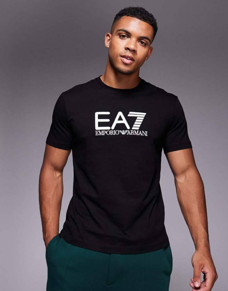 Armani - EA7 Train Visibility - T-Shirt in Schwarz mit großem Logo von EA7