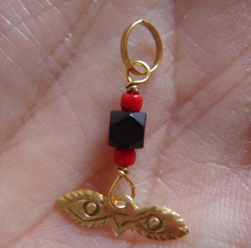 Bebe Niño Ojito Santa Lucia Gold 14K Mit Bola Negra Jet & Coral Azabache Bebe Niño Ojito Santa Lucia Gold 14K Mit Bola Negra Jet & Coral Azabache von EAARTSINC