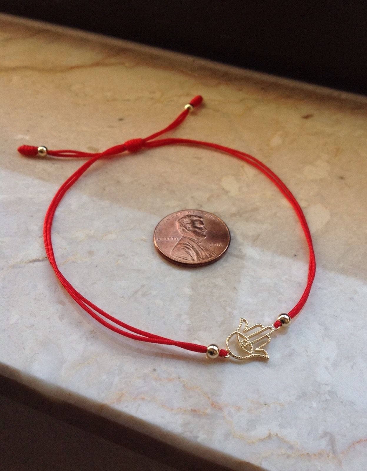 sterling Silber Hamsa Hand Der Fatima Evil Eye Red Cord Armband | Gelbgold von EAARTSINC