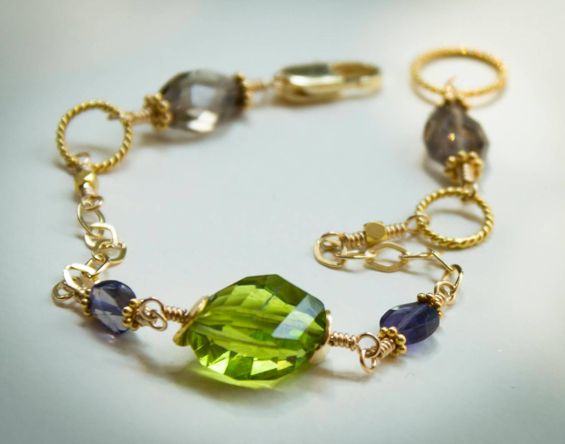 Peridot Quarz Facettiertes Nugget Armband Mit Lolith Und Rauchquarz Gold Filled Peridot Quarz Facettiertes Nugget Armband Mit Lolith Und Rauchquarz Gold Filled von EARTHandASHdesigns