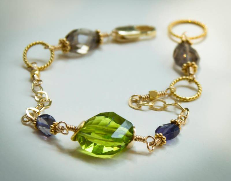 Peridot Quarz Facettiertes Nugget Armband Mit Lolith Und Rauchquarz Gold Filled Peridot Quarz Facettiertes Nugget Armband Mit Lolith Und Rauchquarz Gold Filled von EARTHandASHdesigns