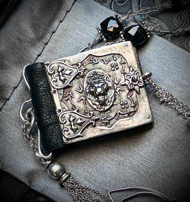 Gothic Märchenbuch von EAdornments