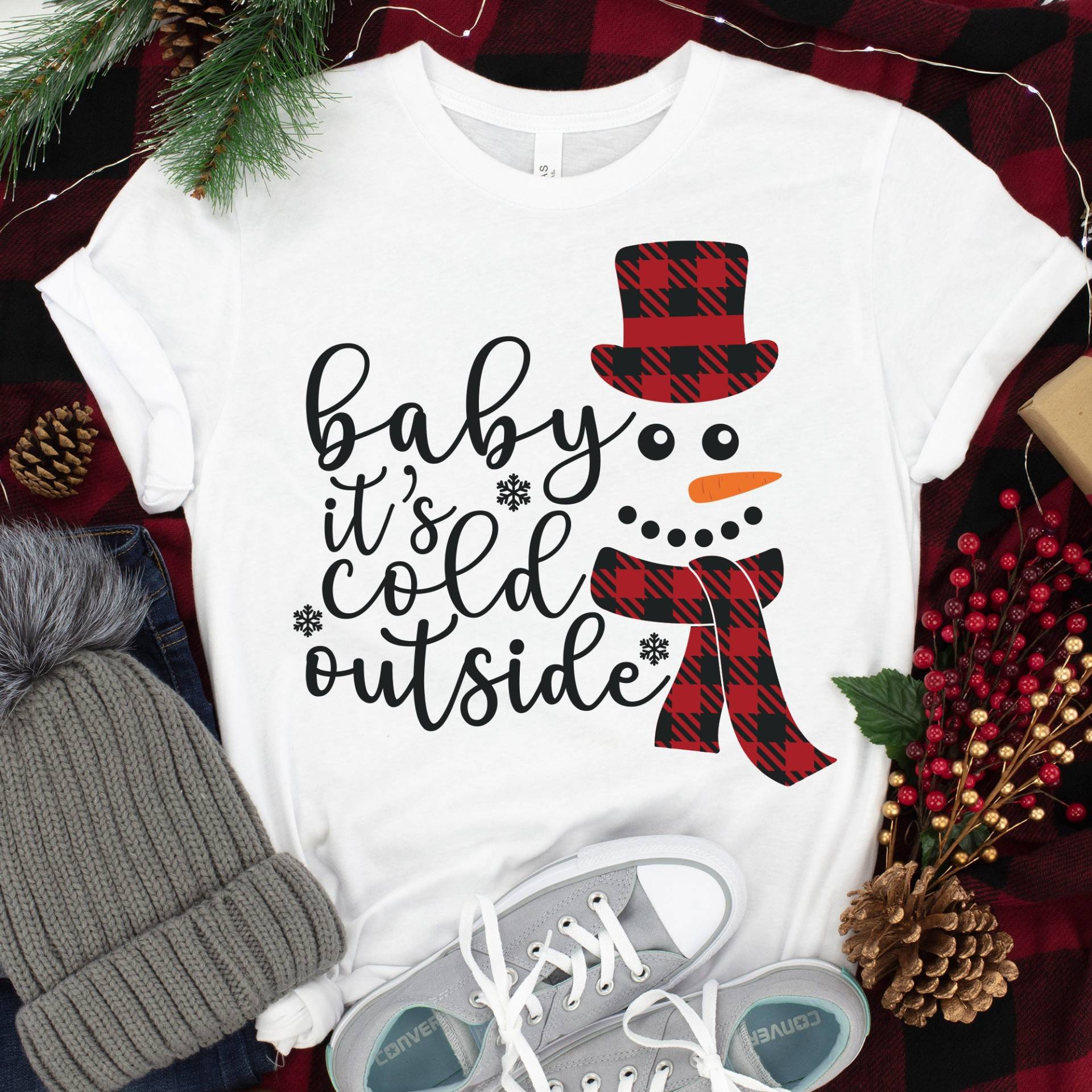 Baby Es Kalt Draußen Shirt, Urlaub Süßes Weihnachts Lustiges Party Geschenk Für Sie, Weihnachtsgeschenk von EBBADesignUS