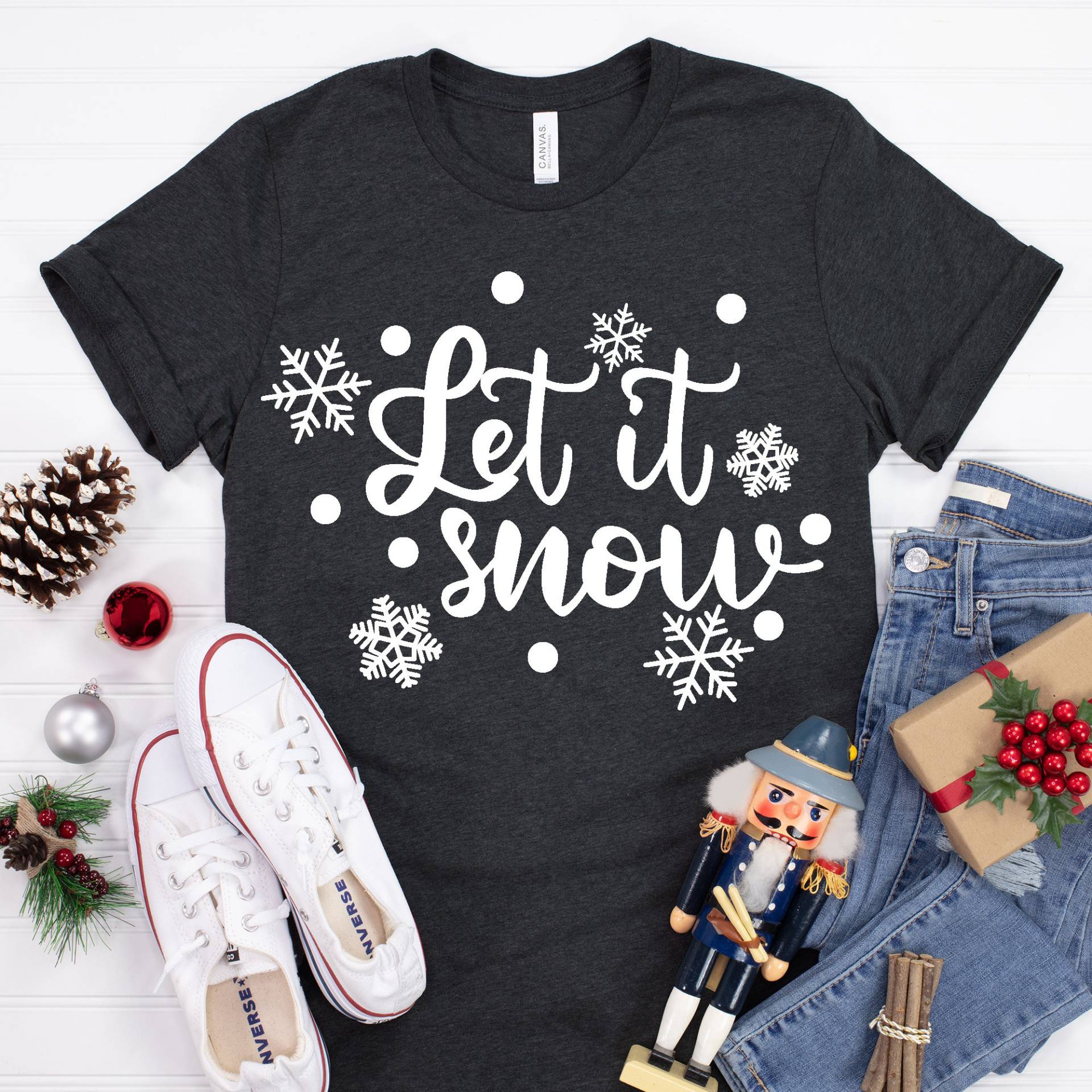 Lassen Sie Es Schneien Shirt, Weihnachts Lustiges Shirt Weihnachten Urlaub Tshirt, Weihnachtsgeschenk von EBBADesignUS