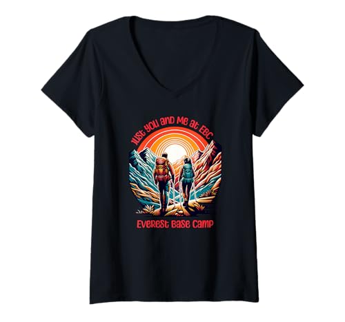 Damen Nur du und ich, ein EBC Everest Nepal Adventure, Wandern für Paare T-Shirt mit V-Ausschnitt Damen Nur du und ich, ein EBC Everest Nepal Adventure, Wandern für Paare T-Shirt mit V-Ausschnitt von EBC Trekking Tees Co