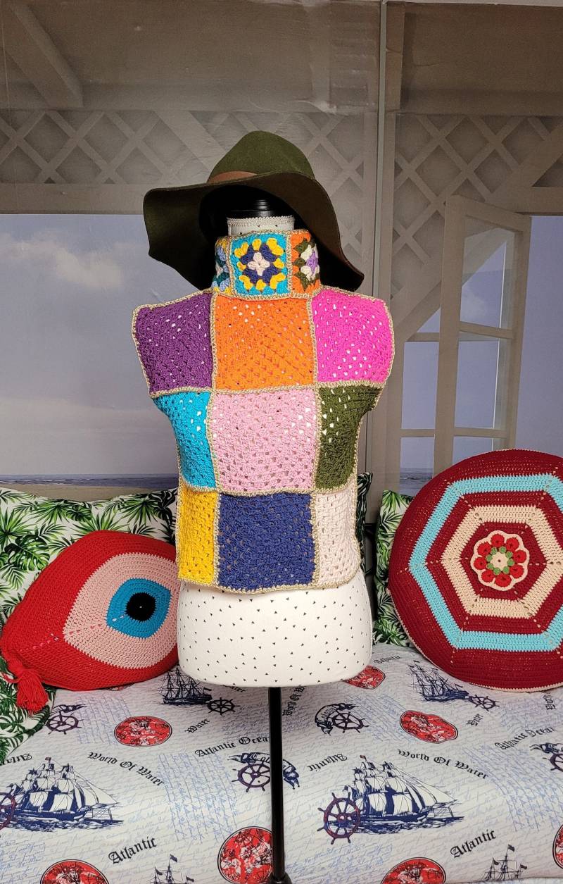 Ärmelloses Häkeltop | Oma Quadrat Top Grösse S von EBRULITA