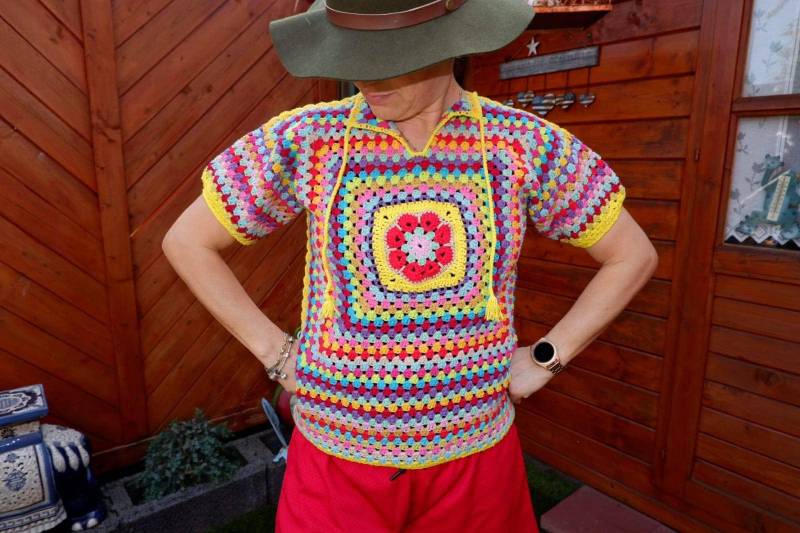 Häkeltop Bluse Oma-Quadrat-Muster S-M von EBRULITA