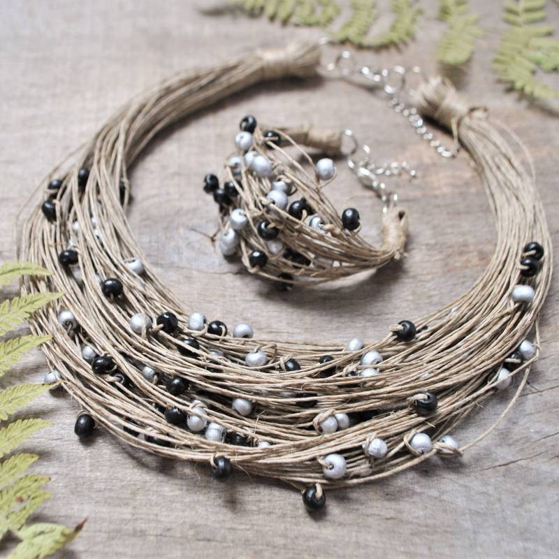 Boho Natural Linen Cord Schmuck Set Schwarz Und Silber Holzperlenkette & Passendes Armband von ECOmaniaa