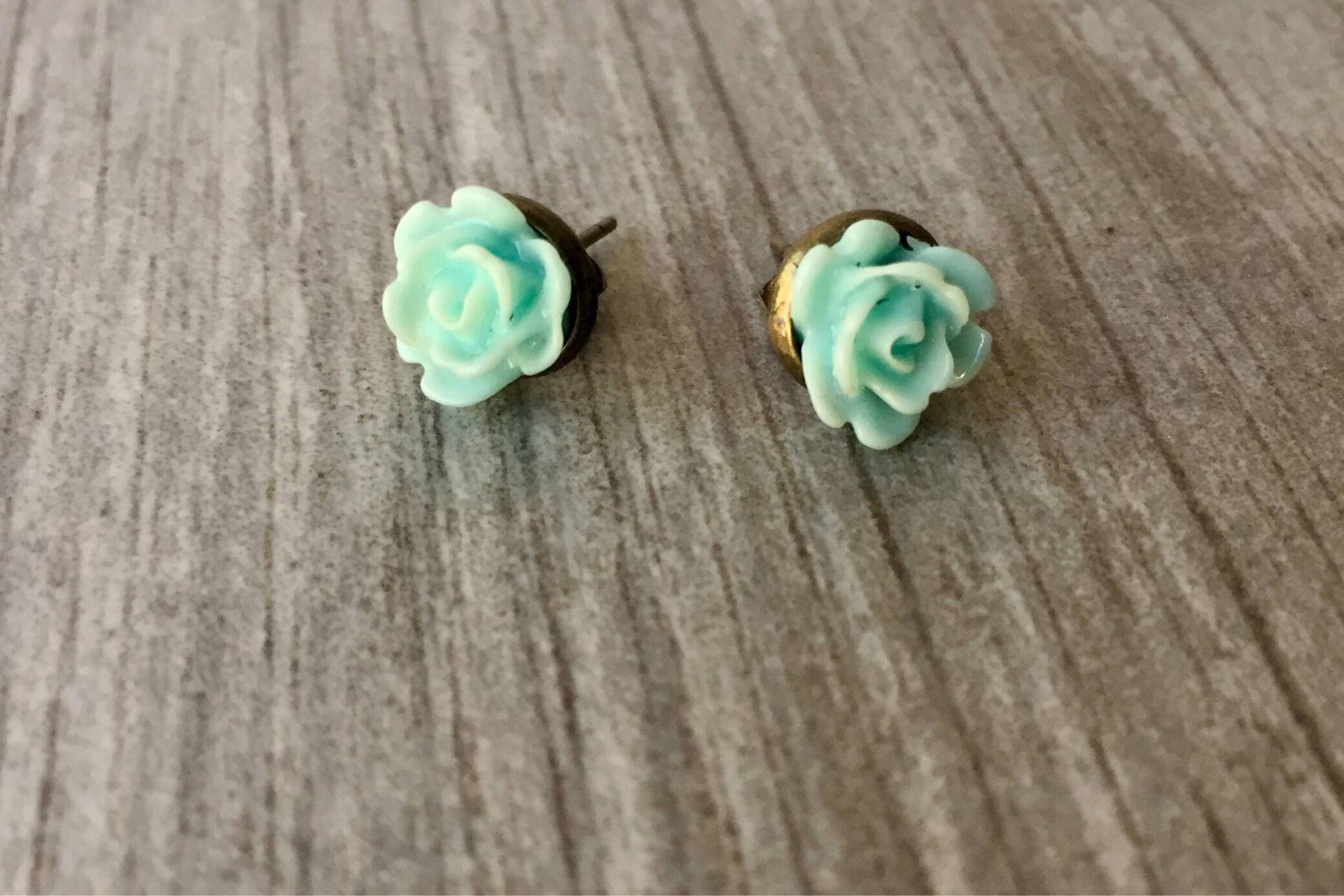 Aqua Blue Rose Ohrstecker Antike Bronze, Chirurgenstahl Ohrstecker von ECStudioCreations