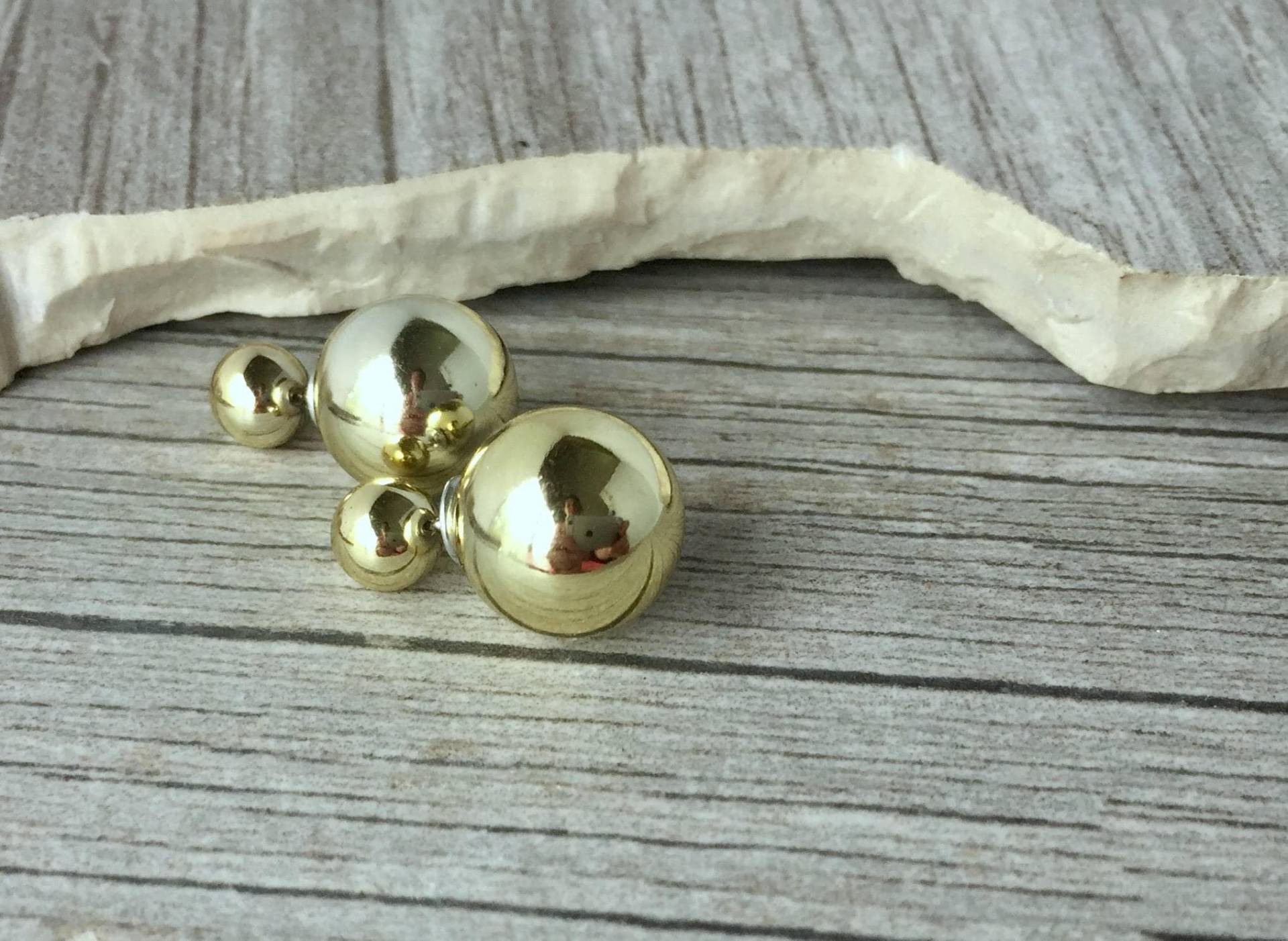 Double Ended Gold Aussage Ohrringe, Gold-Kugel-Ohrstecker, Moderne Ohrringe Zurück Nach Vorne Geschenk Für Ihre Täglichen von ECStudioCreations