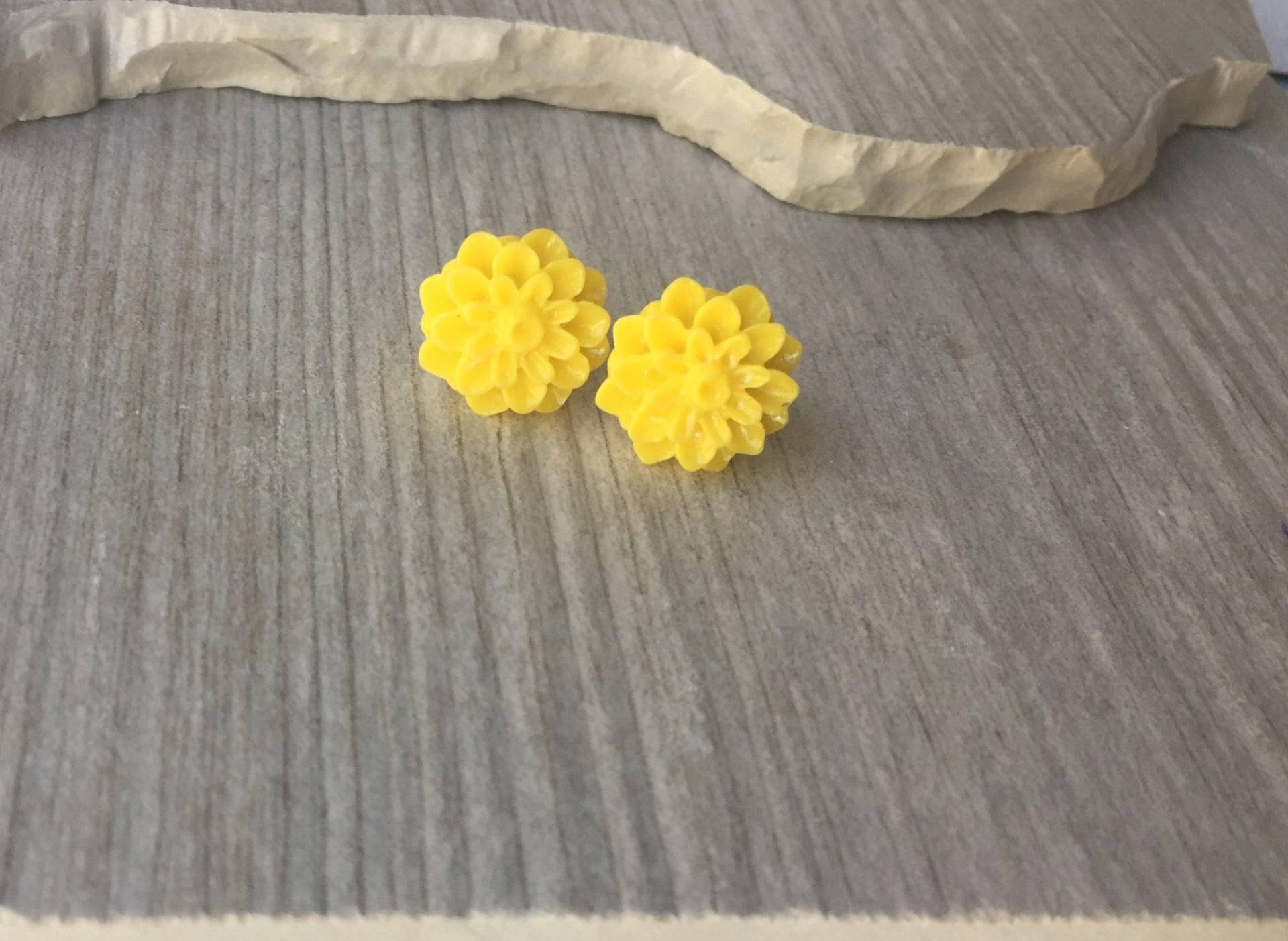 Gelbe Dahlie Ohrstecker Chirurgenstahl Ohrstecker von ECStudioCreations
