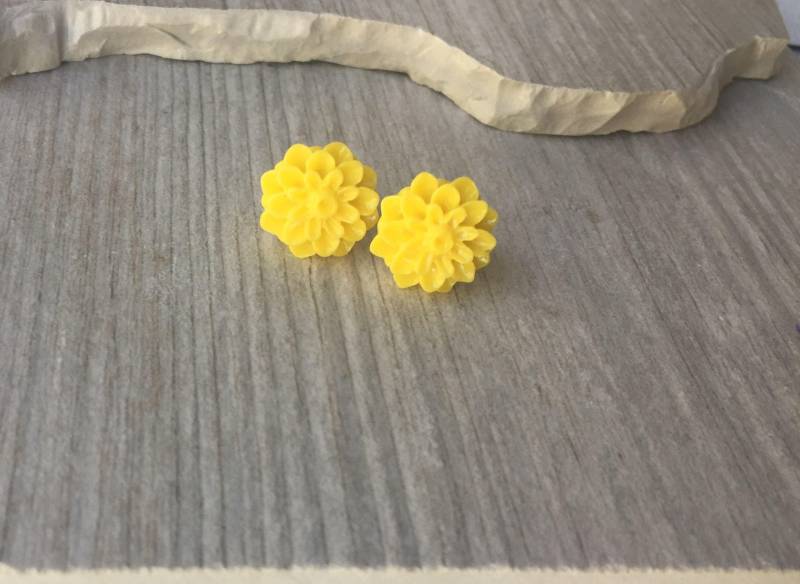 Gelbe Dahlie Ohrstecker Chirurgenstahl Ohrstecker von ECStudioCreations