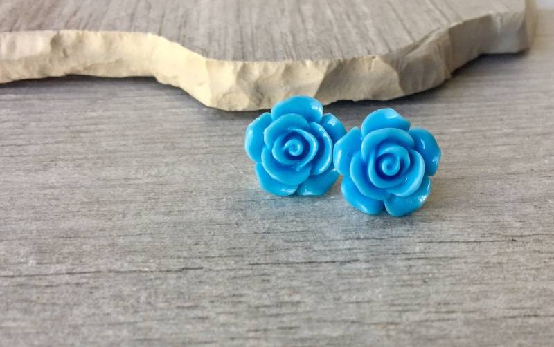 Handgemachte Leuchtend Blaue Harzblumen-Ohrstecker Hypoallergen von ECStudioCreations