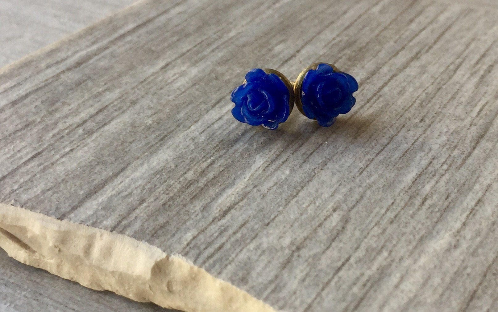 Navy Blue Rose Ohrstecker Bronze Blumenmädchen Schmuck von ECStudioCreations
