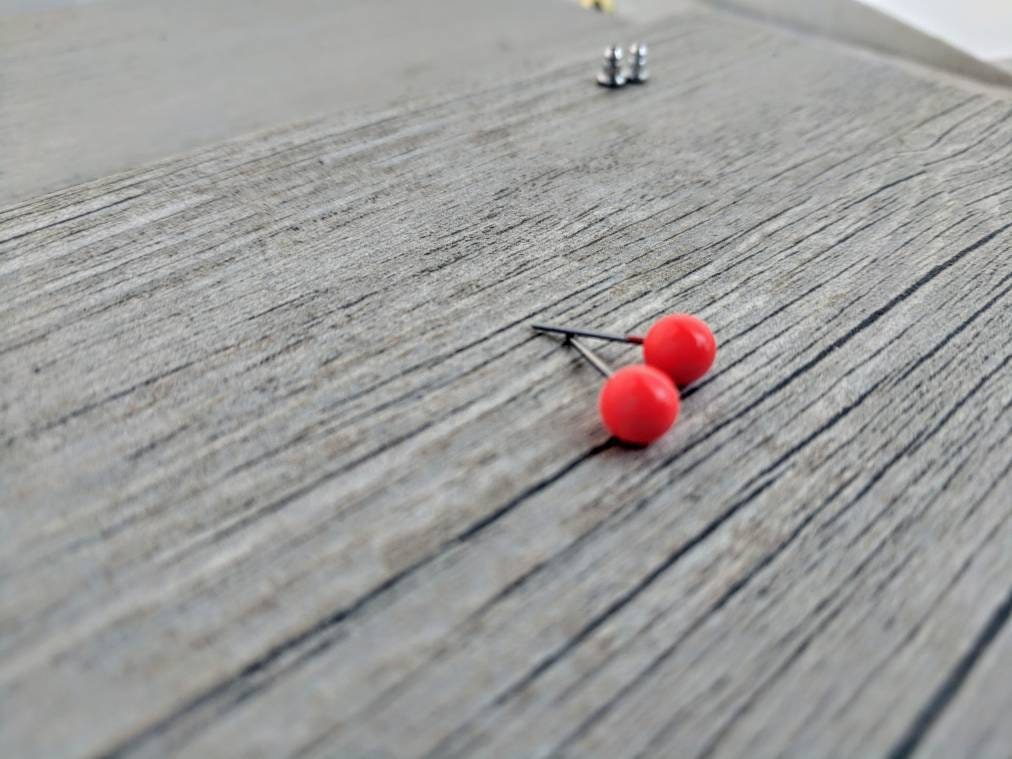 Rote Kugel Ohrstecker 6 Mm Kunstharz, Edelstahl Ohrstecker von ECStudioCreations