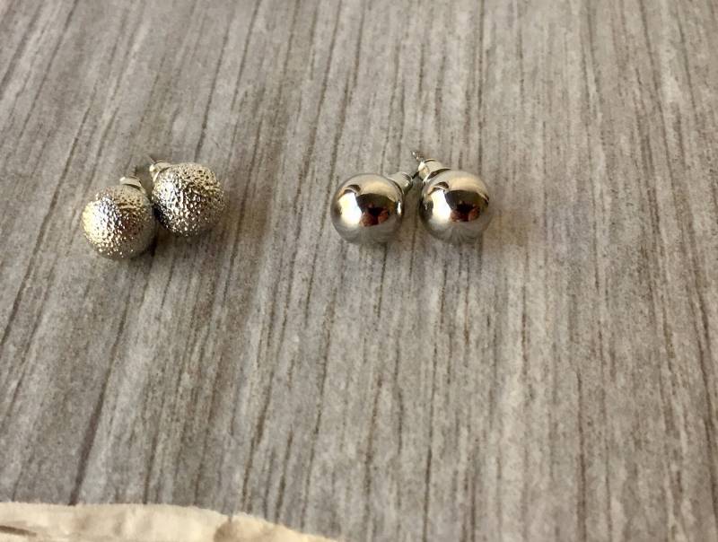 Silber Kugel Ohrstecker Set Stardust & Shiny Finish, Alltagsohrringe von ECStudioCreations