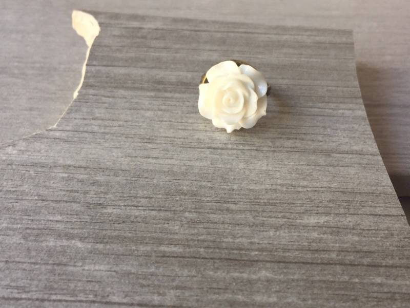 Weiße Rose Ring Antike Bronze Einstellbar Cabochon-Ring von ECStudioCreations