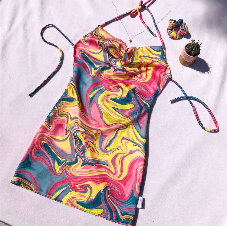 Multiple Prints Handgemachtes Kleid Mit Wasserfallausschnitt von ECcentricClothing0