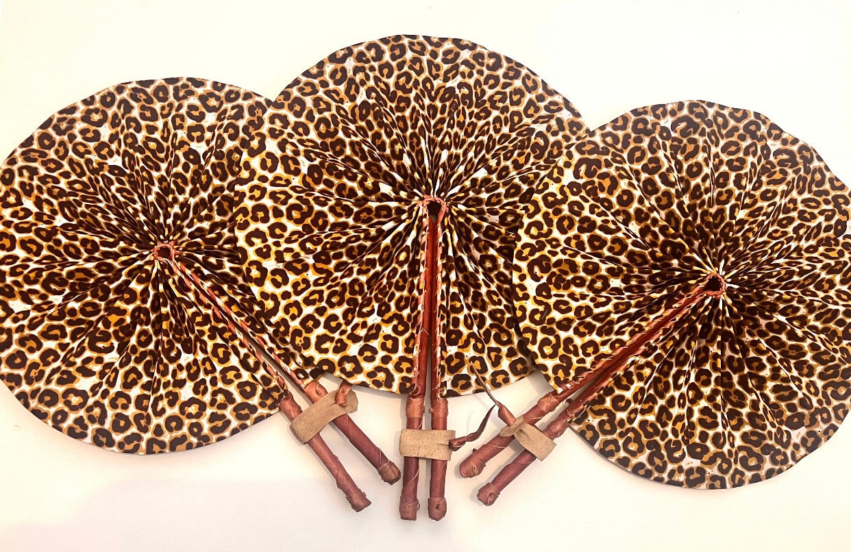 Leopard Print Braun Und Beige Faltfächer | Gepard Handgefertigter Fächer Aus Leder | N22 Leopard Print Braun Und Beige Faltfächer | Gepard Handgefertigter Fächer Aus Leder | N22 von ECollectionsUK