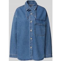 EDITED Oversized Jeanshemdjacke mit Brustpattentasche Modell 'Anisha' in Jeansblau, Größe 38 von EDITED