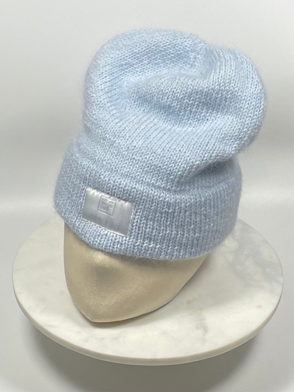 Luxuriöse, Handgestrickte Beanie Aus Feiner Mohair Und Merinowolle Luxuriöse, Handgestrickte Beanie Aus Feiner Mohair Und Merinowolle von EDITHFORIZS
