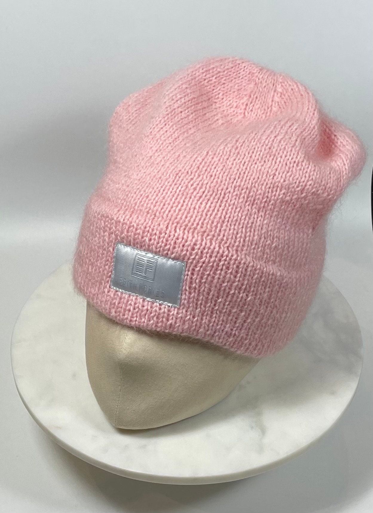 Luxuriöse, Handgestrickte Beanie Aus Feiner Mohair Und Merinowolle Luxuriöse, Handgestrickte Beanie Aus Feiner Mohair Und Merinowolle von EDITHFORIZS