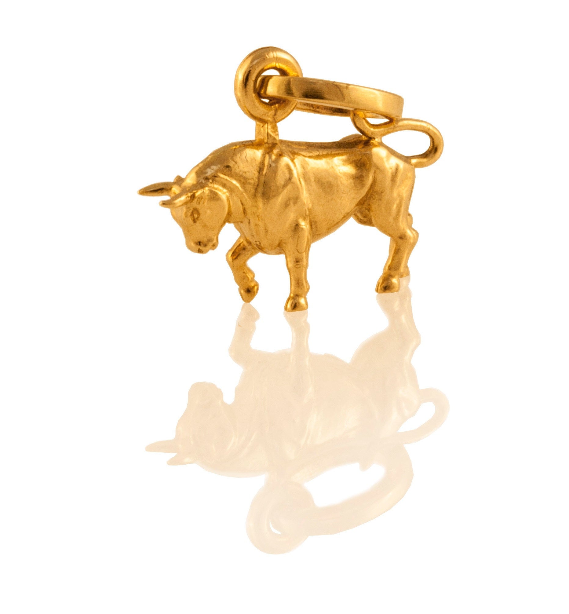 14K Gelbgold Miniatur Stier Sternzeichen Anhänger 3D Skulptur von EDUGOLD