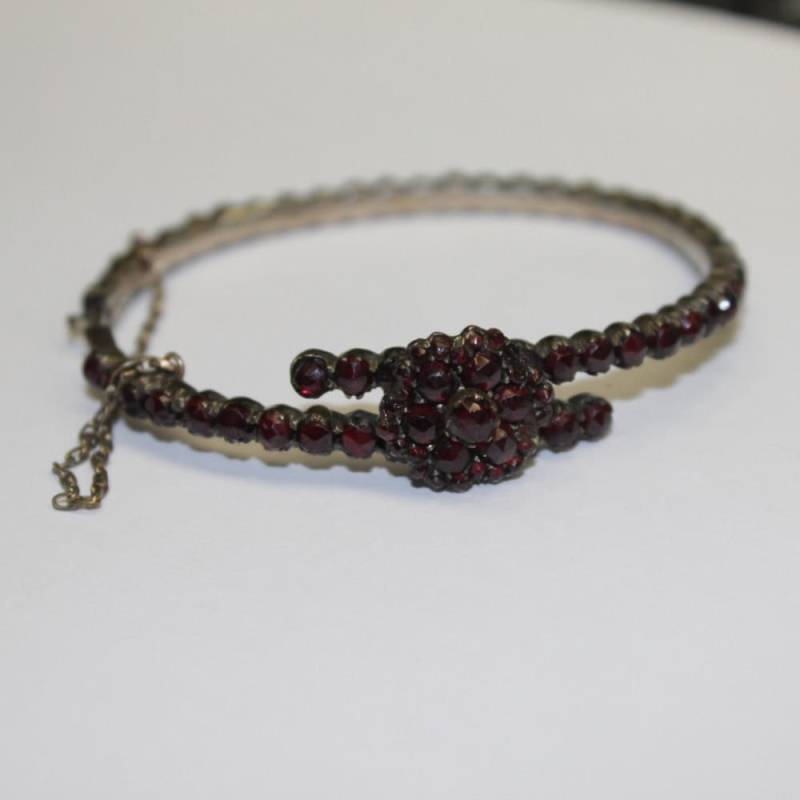 Vintage Boho Granat Armband Mit Blumenmitte Bypass Januar Geburtsstein von EEEsGems